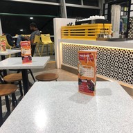 บรรยากาศ 84 Kitchen and Bar