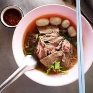 เมนูของร้าน ก๋วยเตี๋ยวเนื้อเซ้งฮง ถนนมิตรภาพ