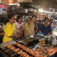 หมูปิ้งดินแดงปากซอย 9