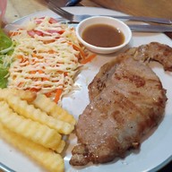 เมนูของร้าน อีงาม นั่งชิว ก่อนถึง ปตท.ทางเข้าอุทยานสิมิลัน