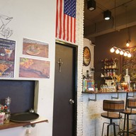 บรรยากาศ Bricks & Bone