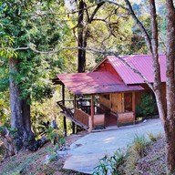 อินทนนท์ คีรีมายาแม่กลางหลวง