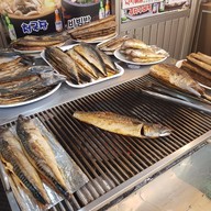 อาจุมม่า ปลาย่าง ณ Saengseon-gui Alley