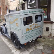 หน้าร้าน The Original Maids of Honour