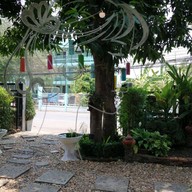 หน้าร้าน ที่นี่...นครแพร่ คอฟฟี่  (เปลี่ยนเป็น ปั๋นปอนด์) จะเปลี่ยนชื่อเป็นร้าน. ปั๋นปอนด์