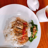 คุณพลอยก๋วยเตี๋ยวเป็ด มีสาขาเดียว