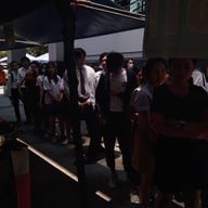 บรรยากาศ ไก่ทอดพริกตลาดนัดมศว.