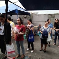 หน้าร้าน ไก่ทอดพริกตลาดนัดมศว.