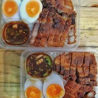 เมนูของร้าน ข้าวหมูทอดเหลือแดก