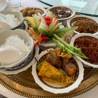อาหารไทยชาววังบุษราคัม