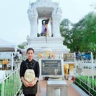 ศาลพระแม่ธรณีบีบมวยผม