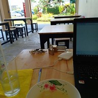 เมนูของร้าน ข้าวแกงอร่อยแม่บัวขาว ปั้ม ปตท คิงพาวเวอร์ศรีวารี 泰国本地餐厅