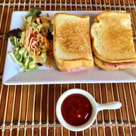 เมนูของร้าน T.O.P Cafe' House