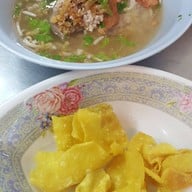 ก๋วยเตี๋ยวเกี๊ยวฟรี ท่าพระจันทร์