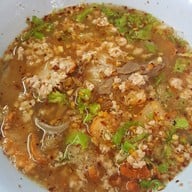 ก๋วยเตี๋ยวเกี๊ยวฟรี ท่าพระจันทร์