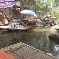 ร้านนั่งกิน ริมธาร