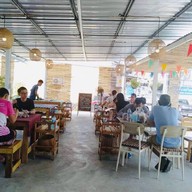 กิ๋นข้าวลำ Kin Khao Lam