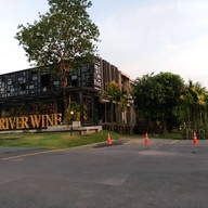 หน้าร้าน RIVER WINE Restaurant and Wine Bar ปากเกร็ด