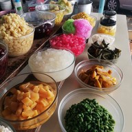 ราดหน้ายอดผักนายฮ้อ