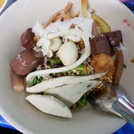 เมนูของร้าน ก๋วยเตี๋ยวลูกชิ้นเย็นตาโฟนายโต๋ว