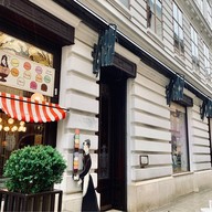 หน้าร้าน Demel (K.u.K. Hofzuckerbäcker Demel)