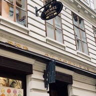 หน้าร้าน Demel (K.u.K. Hofzuckerbäcker Demel)