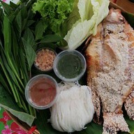 ปลาเผาผักสด เจ๊จิ๋ม