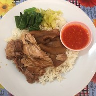 เมนูของร้าน ป้าเล็กราดแกง