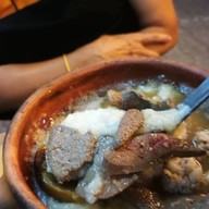 ข้าวหอม หมูทอด ใบกะเพรา วังหลัง