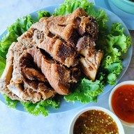 เมนูของร้าน ครัวยายเปล่ง & กฤษฎิ์ ขาหมูหมั่นโถว ซาลาเปา ศาลาธรรมสพน์