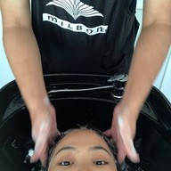 Buya Salon เอ็กซ์เชนจ์ทาวเวอร์