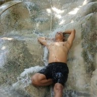 น้ำตกบัวตอง