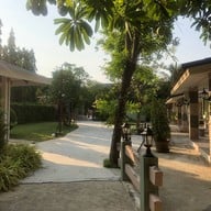 คุ้มพญาซอรีสอร์ท