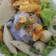 อิ่มเอม ก๋วยเตี๋ยวลูกชิ้นปลาสูตรอาม่า