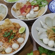 อิ่มเอม ก๋วยเตี๋ยวลูกชิ้นปลาสูตรอาม่า
