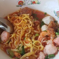 จันทราก๋วยเตี๋ยวทะเล แหลมงอบ