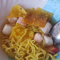 จันทราก๋วยเตี๋ยวทะเล แหลมงอบ