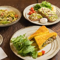 Tiny Cup Café ทองหล่อ