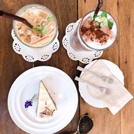 เมนูของร้าน Under the tree อุดรธานี