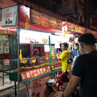 บรรยากาศ ปีกไก่เขย่า สาขา2 by เจแปน