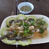 เมนูของร้าน นิวทิวสน แหลมสิงห์