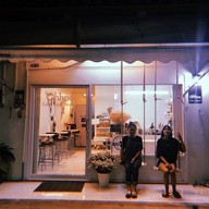 Ohhoo Cafe’ and Hideout สาขาแรก ชลบุรี