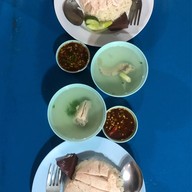 ข้าวมันไก่อาตือ
