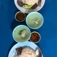ข้าวมันไก่อาตือ
