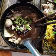 ก๋วยเตี๋ยวเรือสามสหาย อุดรธานี
