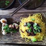 เมนูของร้าน ก๋วยเตี๋ยวเรือสามสหาย อุดรธานี