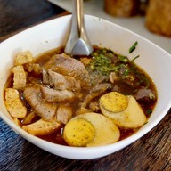 เมนูของร้าน ส่งเสียง ก๋วยจั๊บสูตรโบราณ พิษณุโลก
