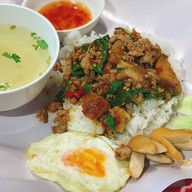 เมนูของร้าน ตั๊กกะเพรายักษ์ Top สิงห์บุรี