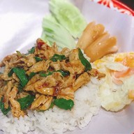 เมนูของร้าน ตั๊กกะเพรายักษ์ Top สิงห์บุรี