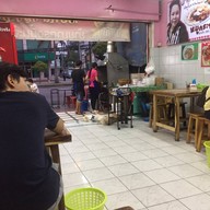 ป้าเล็ก หมูกระเทียมโบราณ